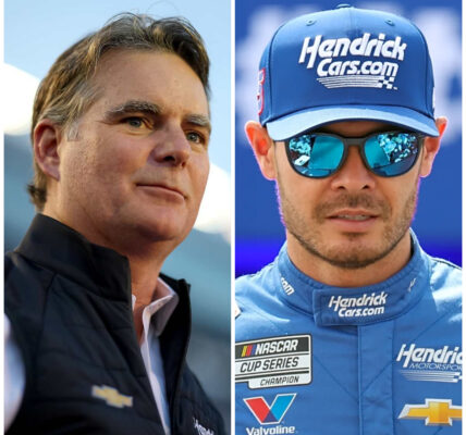 Breaking News: Jeff Gordon’s four-word answer when asked about Kyle Larson’s dominance at Bristol has fans outraged… calling Jeff Gordon an idiot.