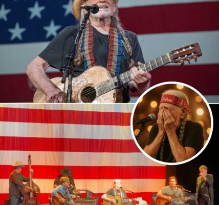 Willie Nelson Brings Fans to Tears in Unforgettable On-Stage Moment