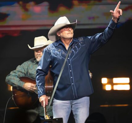 Alan Jackson retires from touring after 30 years on the road.