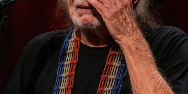 A Historic Duet: George Strait and Willie Nelson Share the Stage for the First Time